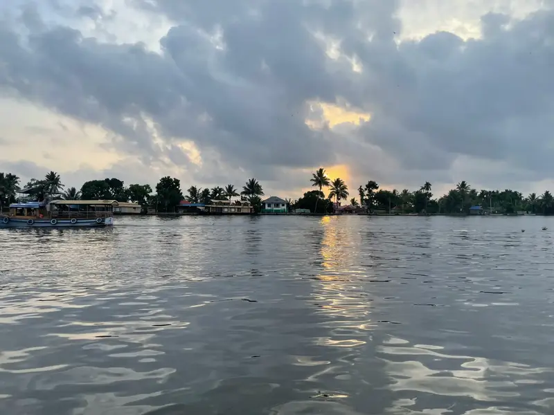 Kerala Backwaters: 4-Day Journey through Houseboats & Heritage Canals