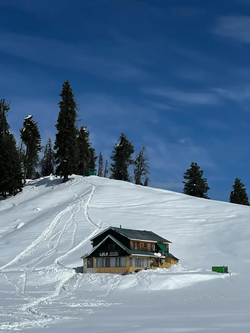 4-Day Gulmarg Ski Adventure - 4 Days Winter Wonderland & Professional Skiing Expedition